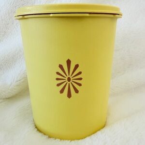 Vintage Tupperware Servalier Starburst Gold Canister (809) with Lid (810)